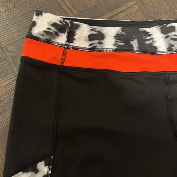 Black La Vie en Rose capris! - Picture 2 of 5